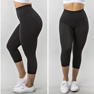 BuffBunny  Capri Leggings NWT